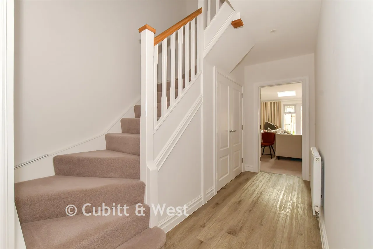 Lorimer Avenue, Cranleigh, GU6, photo 7