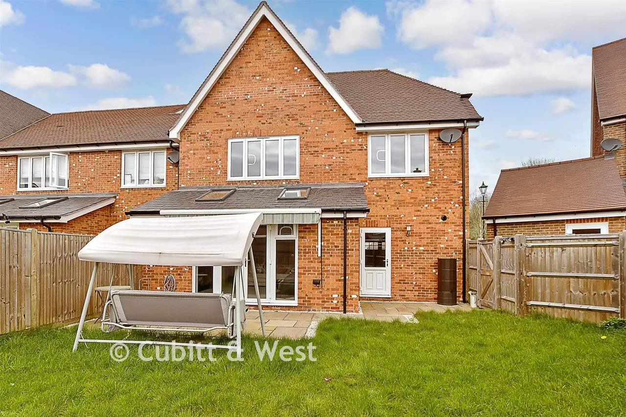 Lorimer Avenue, Cranleigh, GU6, photo 12