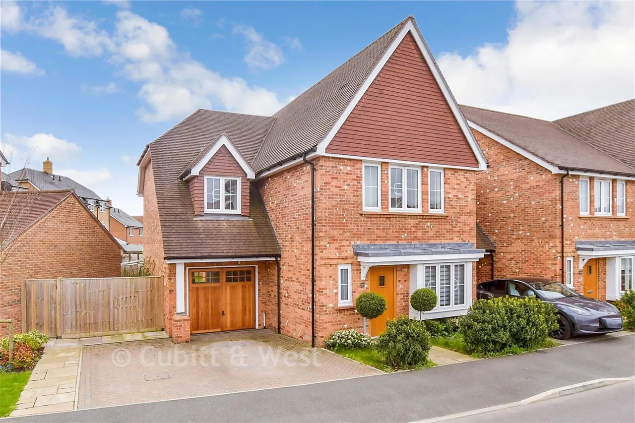 4 bed house for sale, Lorimer Avenue, Cranleigh, GU6