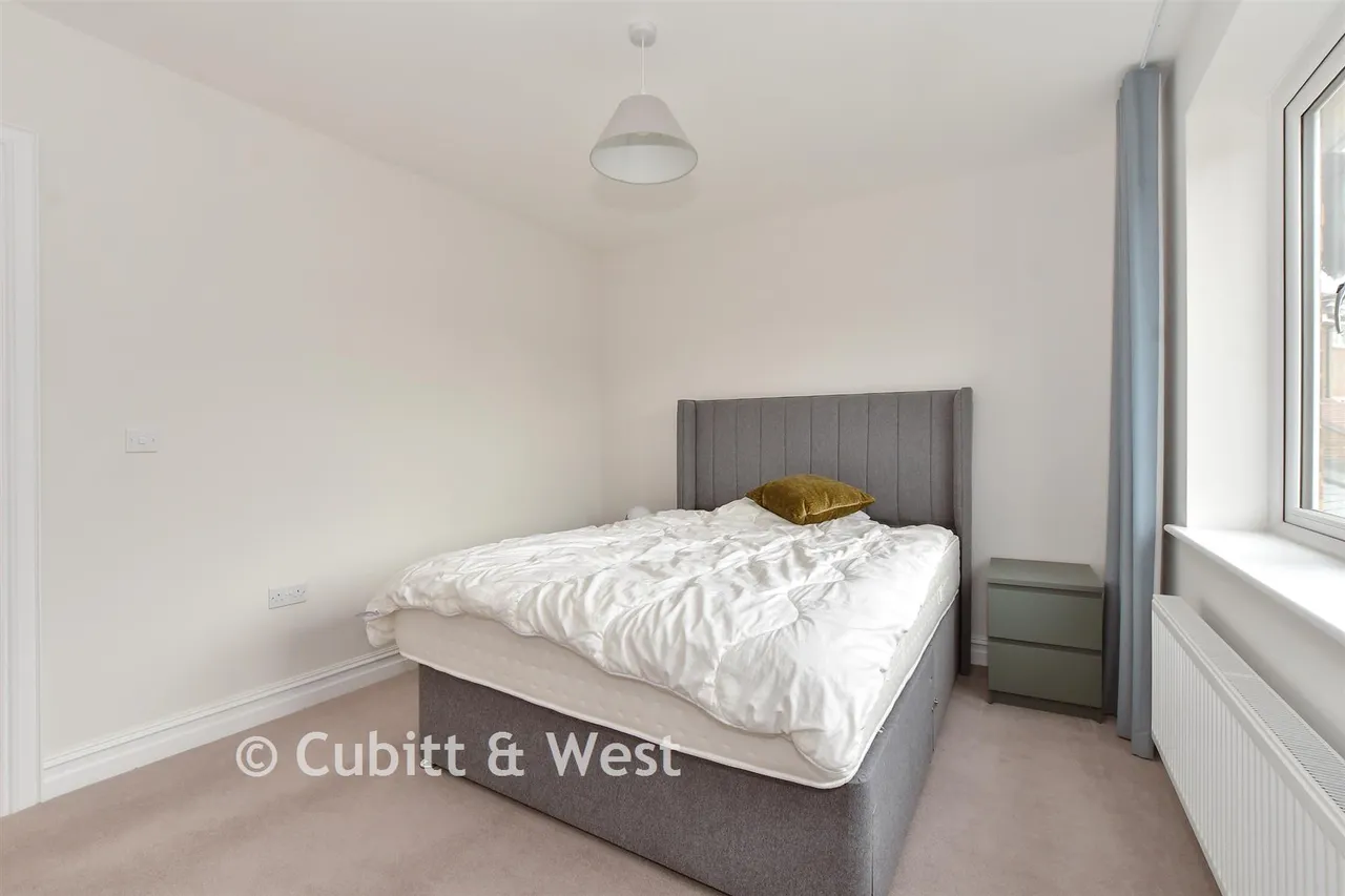 Lorimer Avenue, Cranleigh, GU6, photo 9