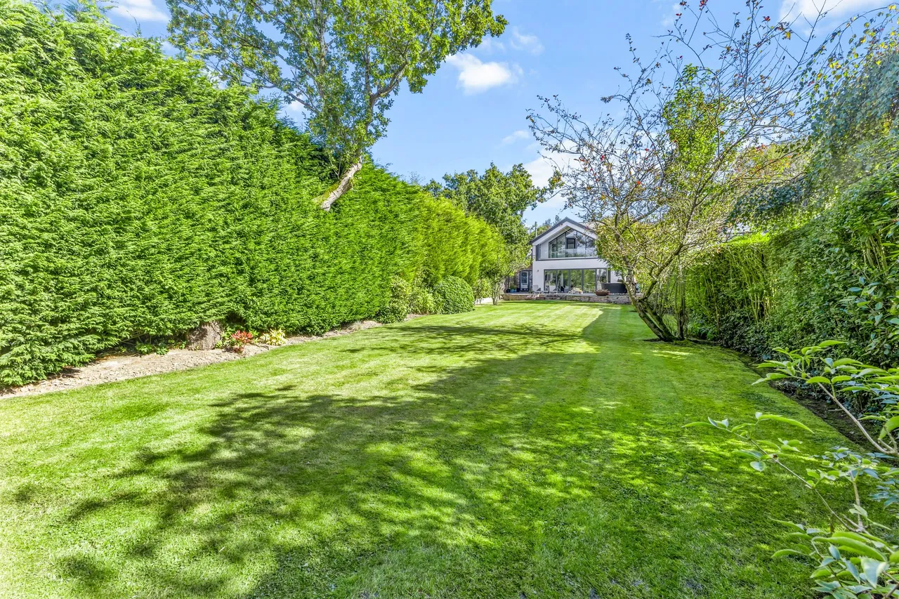 Hale Barns, Altrincham, photo 17