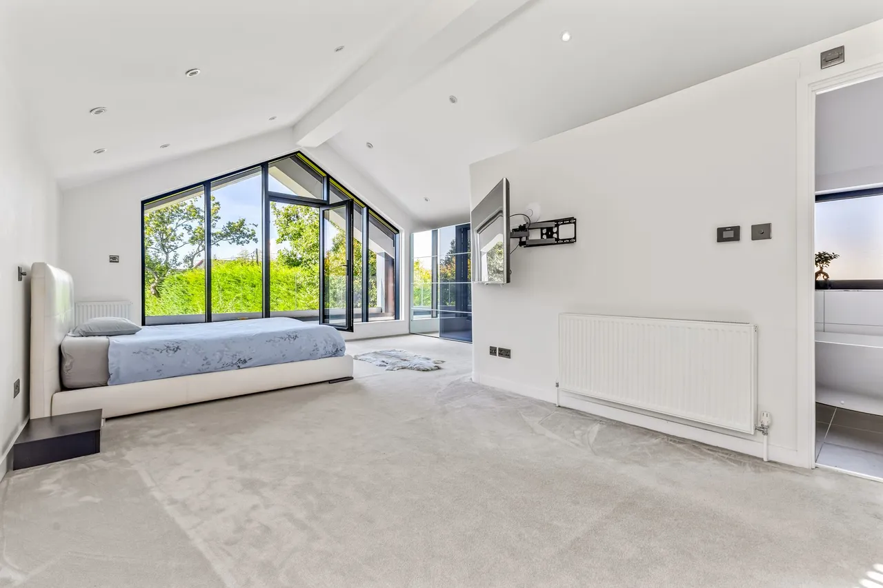Hale Barns, Altrincham, photo 7