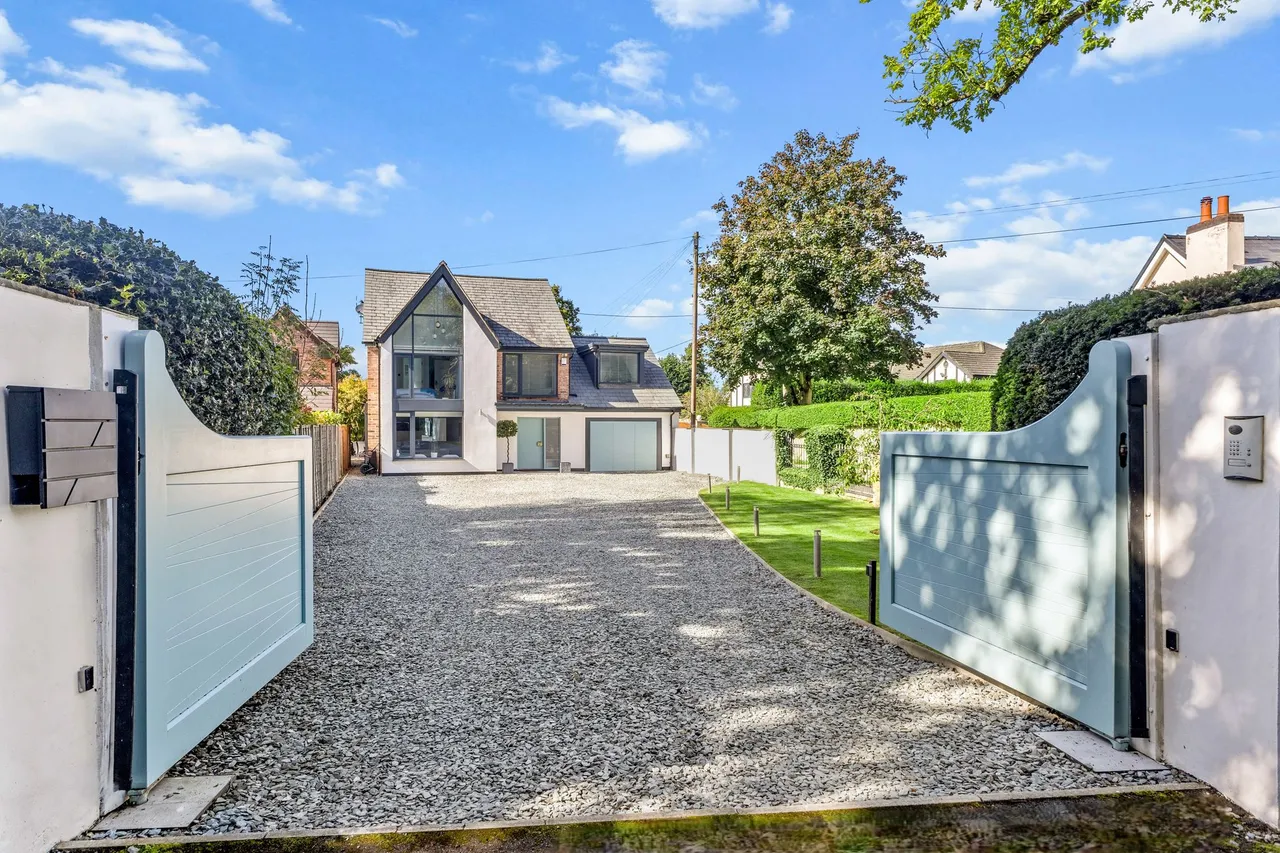 4 bed house for sale, Hale Barns, Altrincham