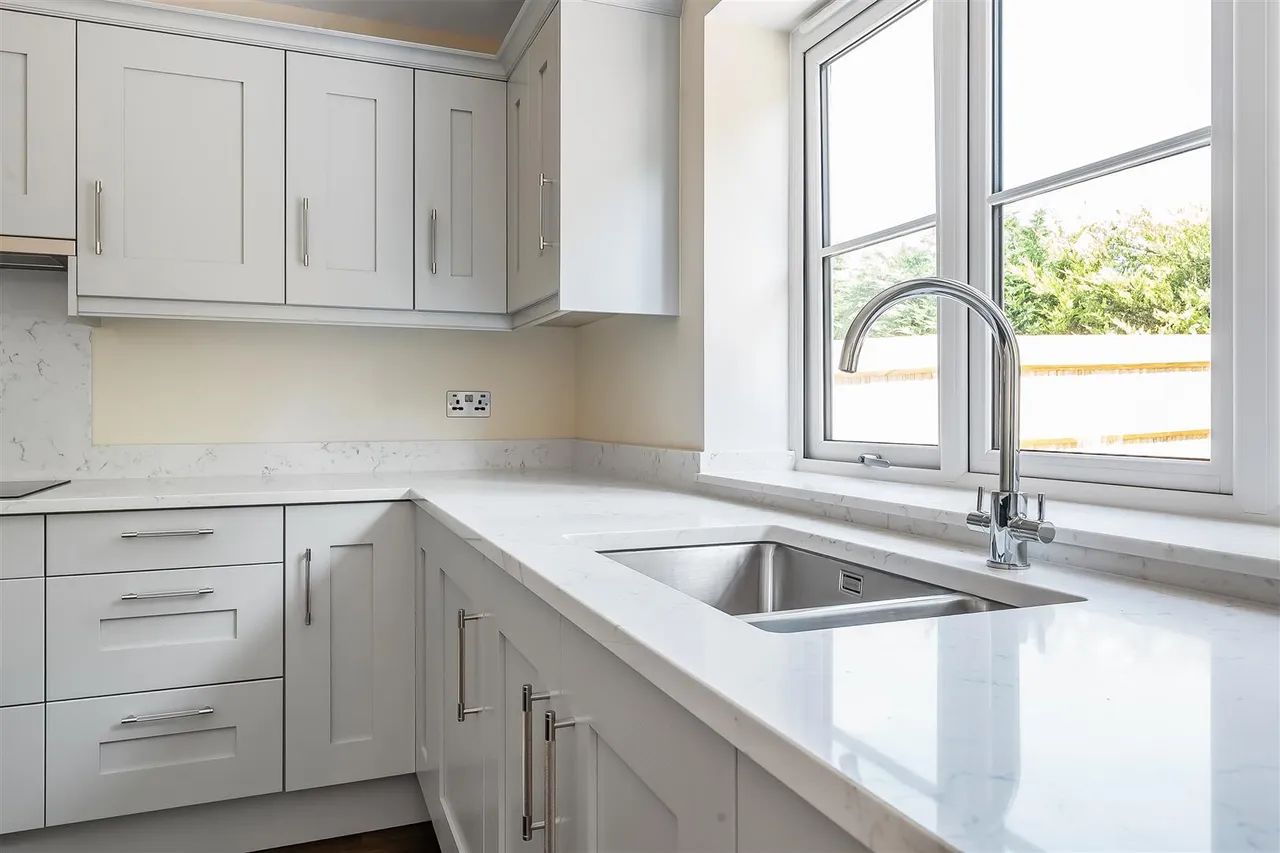 Harriotts Lane, Ashtead, KT21, photo 9
