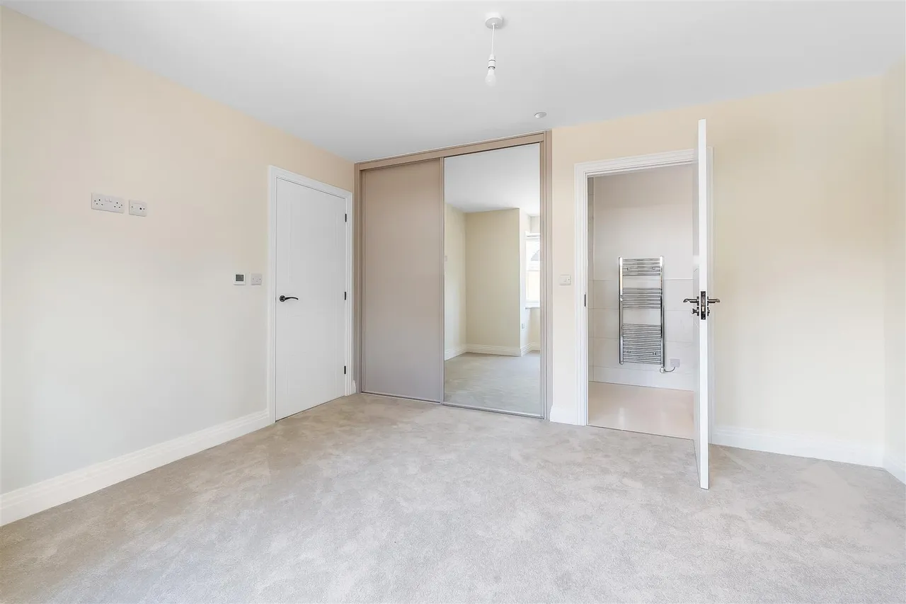 Harriotts Lane, Ashtead, KT21, photo 17