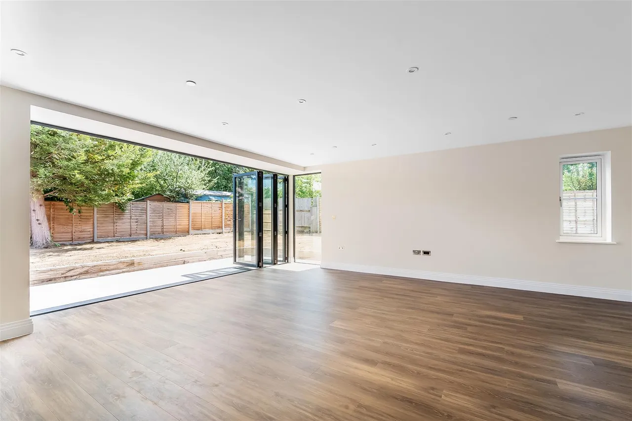 Harriotts Lane, Ashtead, KT21, photo 13
