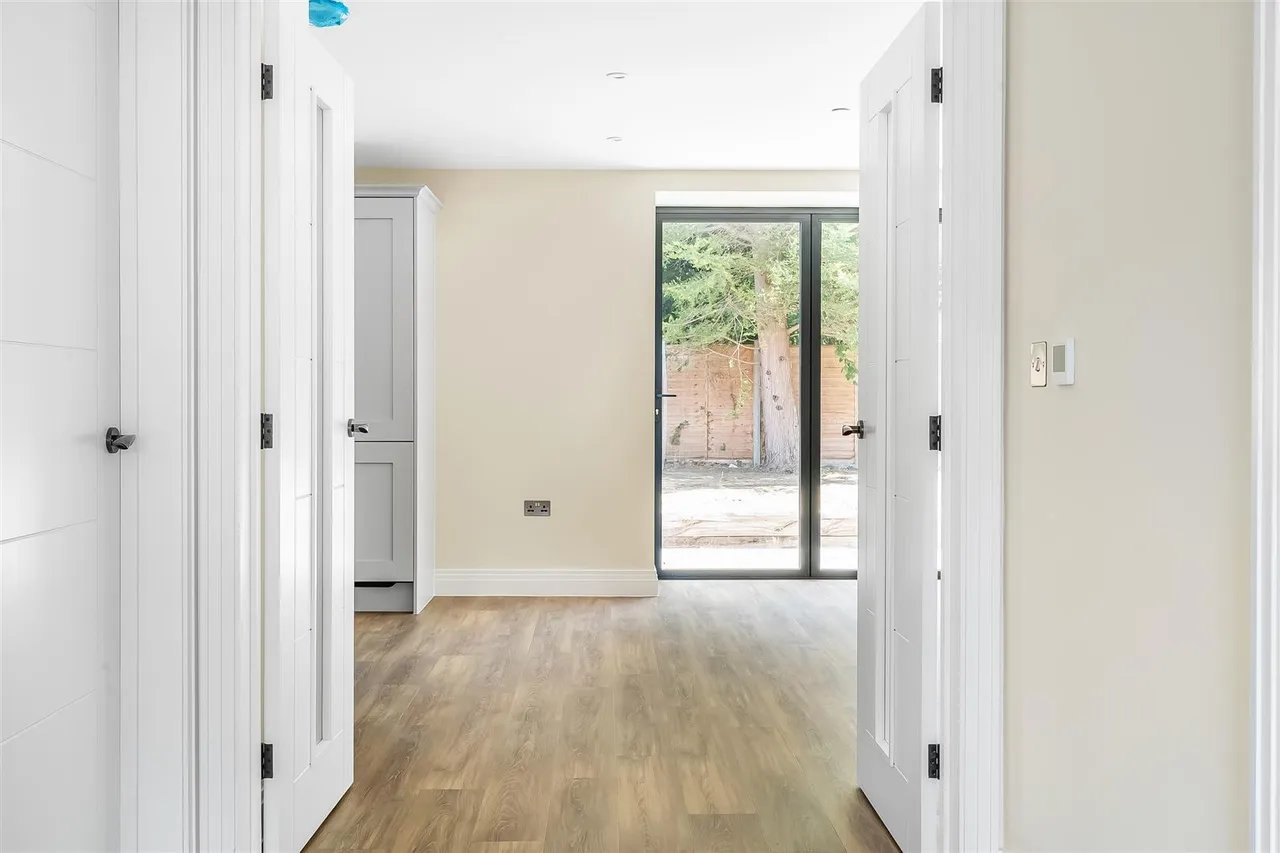 Harriotts Lane, Ashtead, KT21, photo 14
