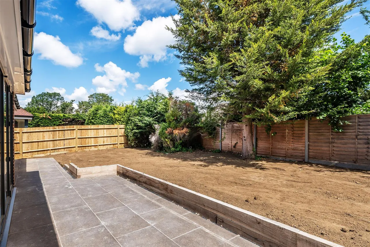 Harriotts Lane, Ashtead, KT21, photo 28