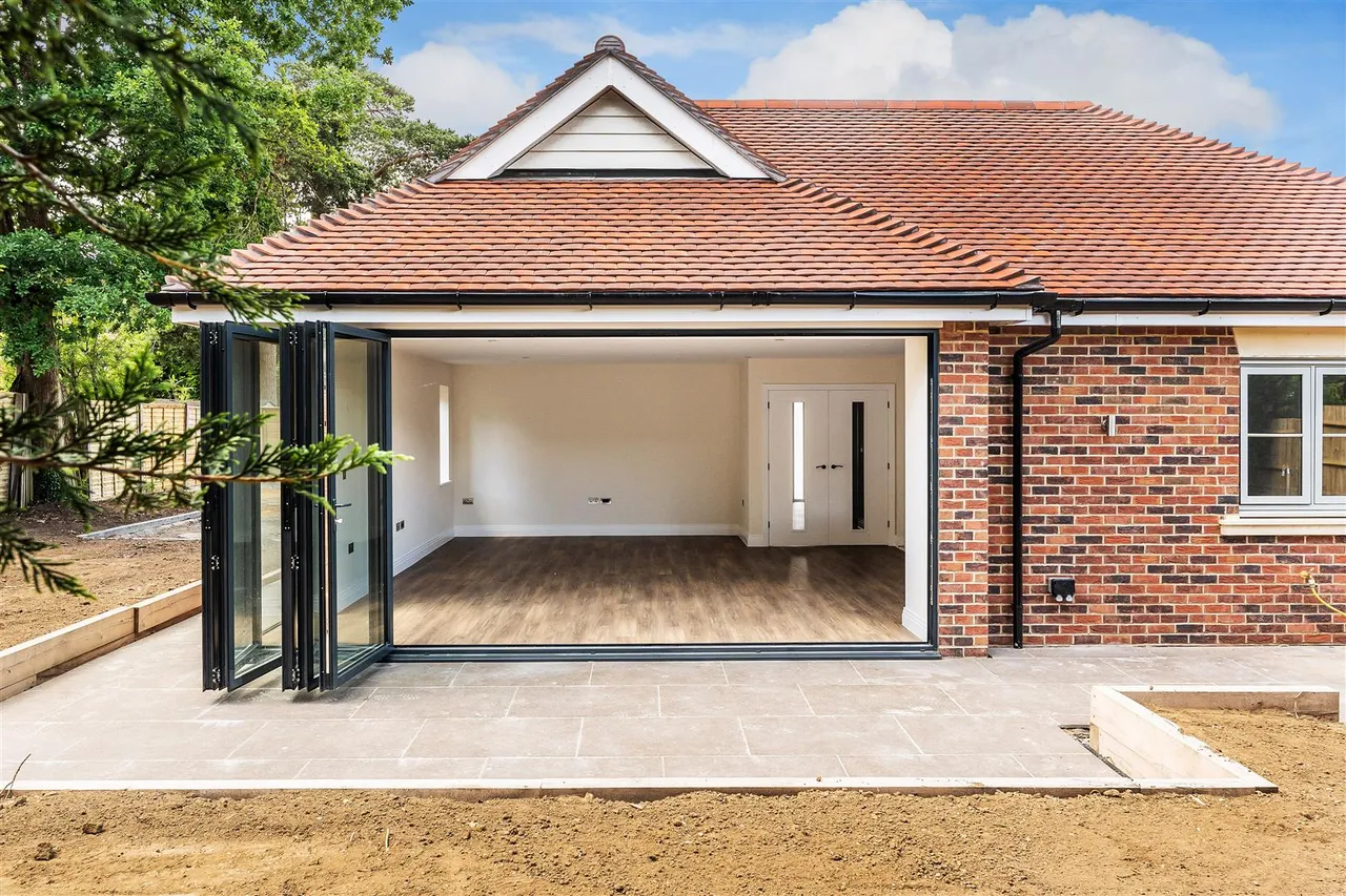 Harriotts Lane, Ashtead, KT21, photo 25