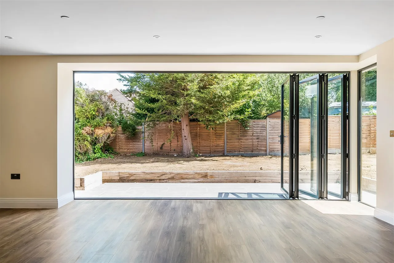 Harriotts Lane, Ashtead, KT21, photo 11