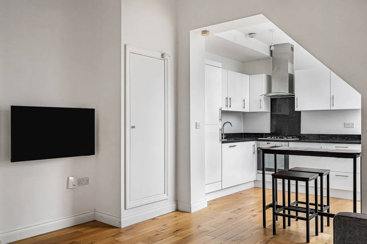 Guildford Street, Chertsey, KT16, photo 2