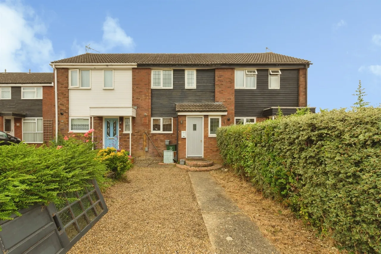 2 bed house for sale — Bronte Close, Aylesbury