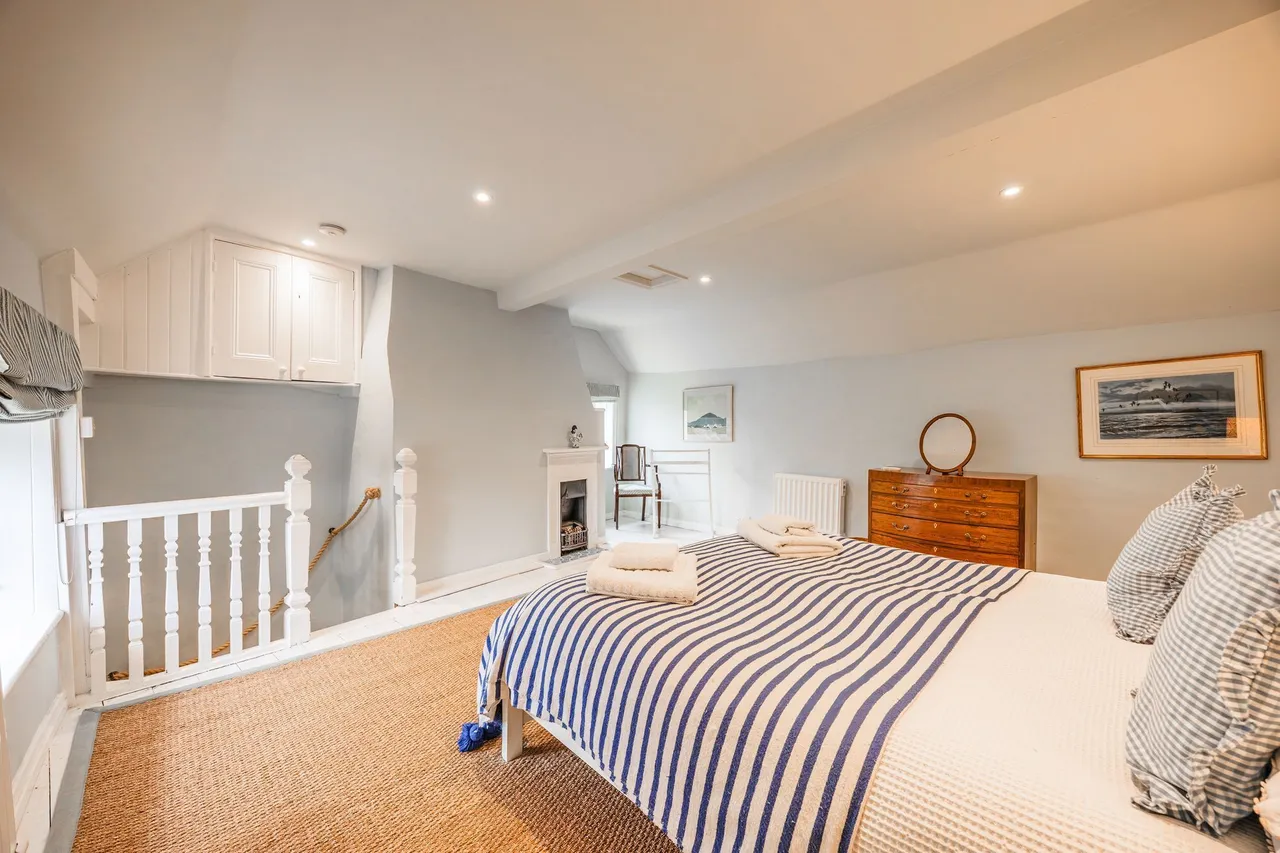Beautifully Presented Period Cottage, photo 9