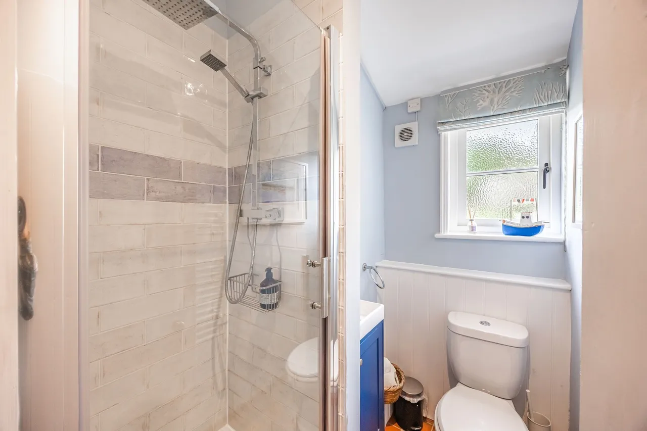 Beautifully Presented Period Cottage, photo 10