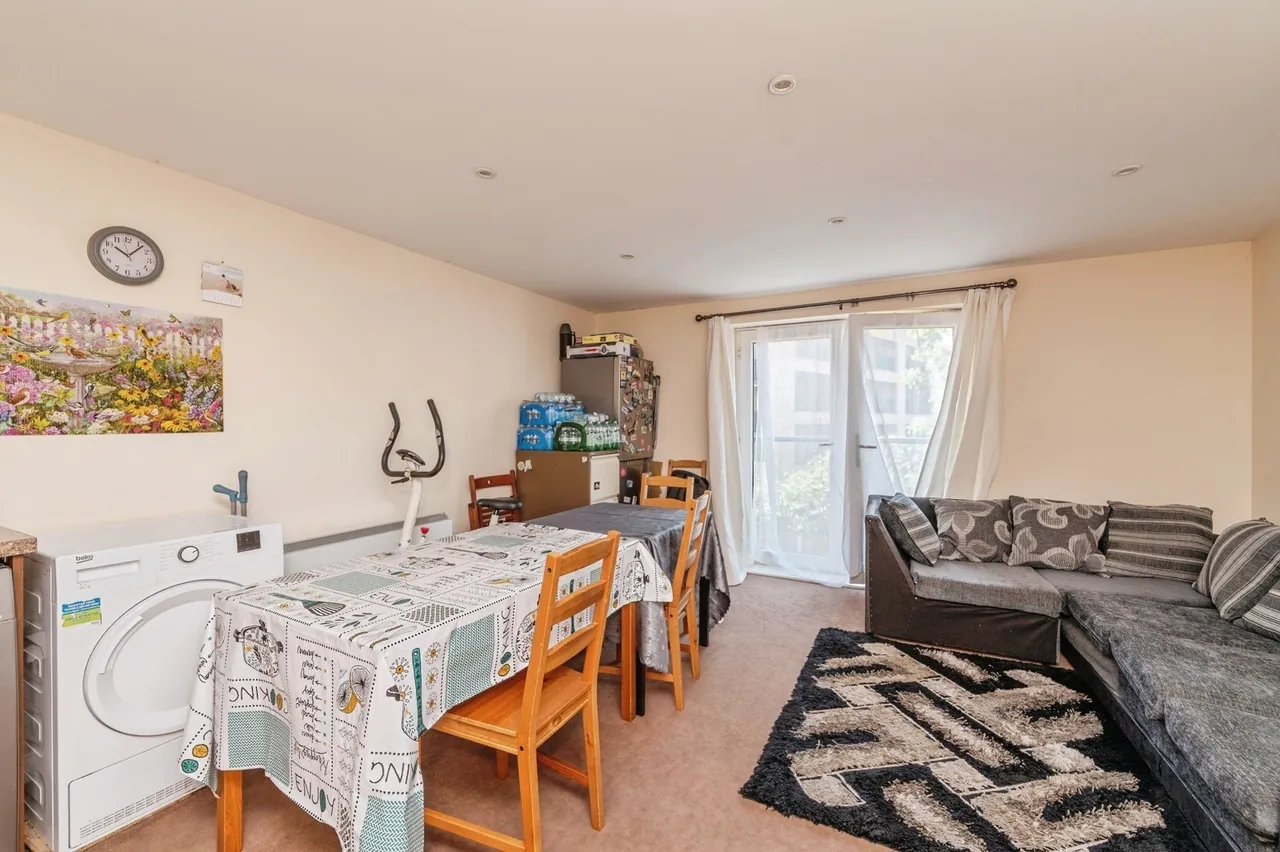 Lansdowne Road, Tilbury, Essex, RM18, photo 6