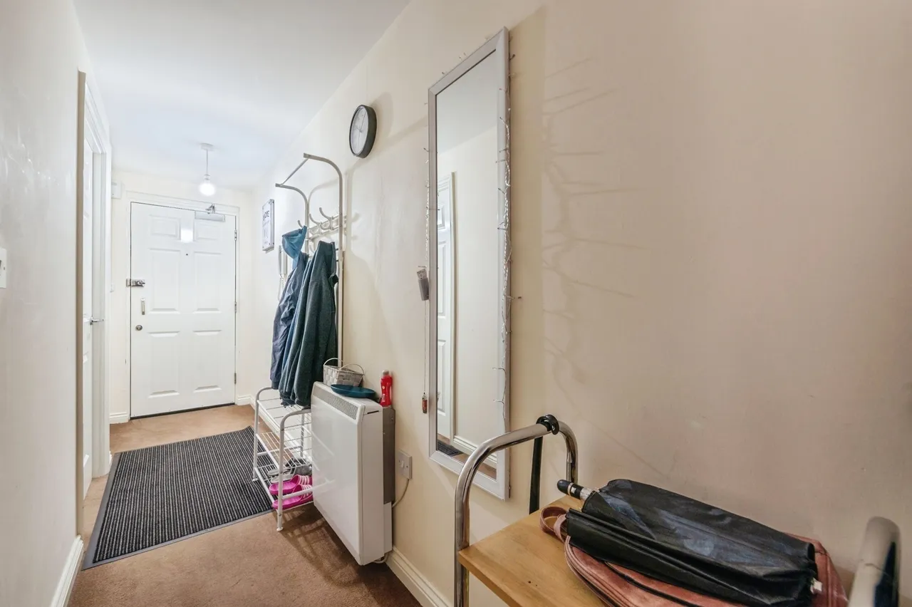Lansdowne Road, Tilbury, Essex, RM18, photo 5
