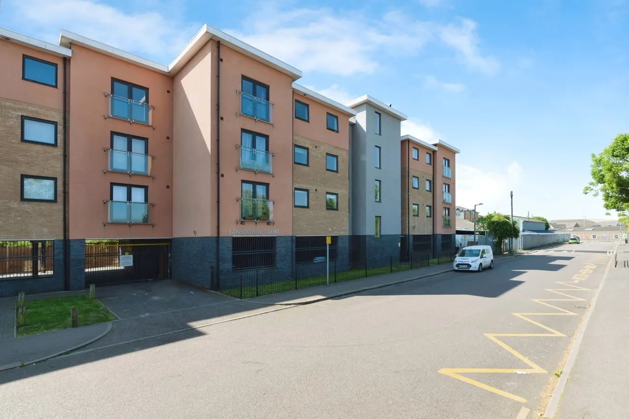 Lansdowne Road, Tilbury, Essex, RM18, photo 15