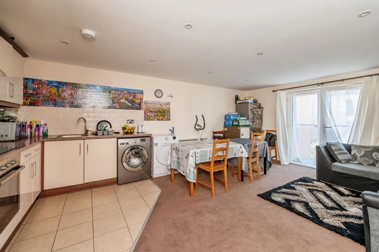 Lansdowne Road, Tilbury, Essex, RM18, photo 3