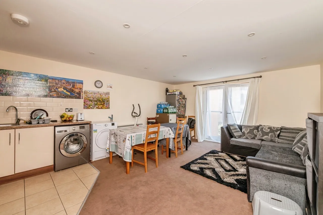 Lansdowne Road, Tilbury, Essex, RM18, photo 8