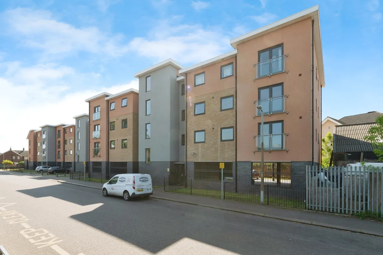 Lansdowne Road, Tilbury, Essex, RM18, photo 13