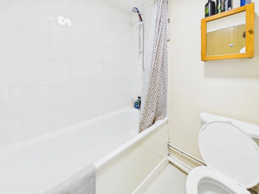 Hanstone Close, Cirencester, photo 4
