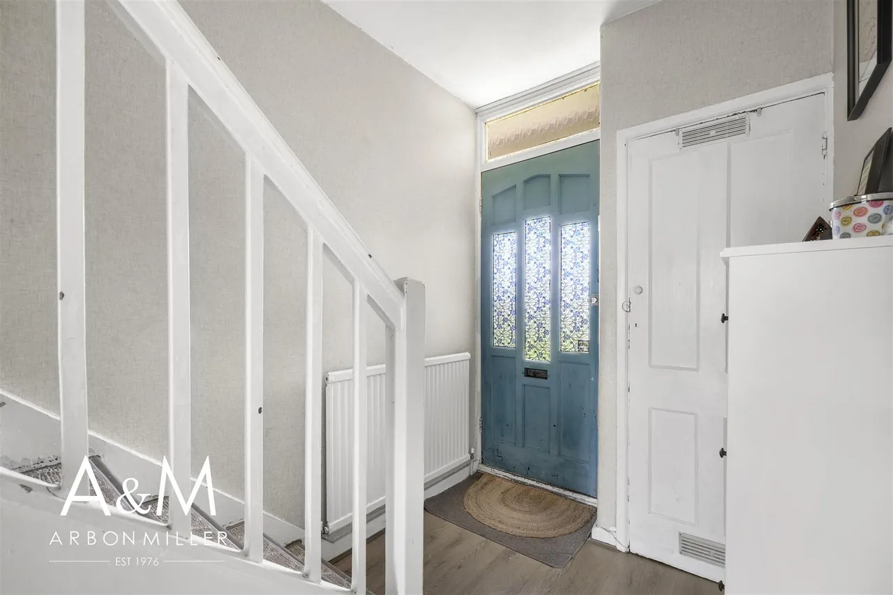 Valence Avenue, Dagenham, Essex, RM81TS, photo 6