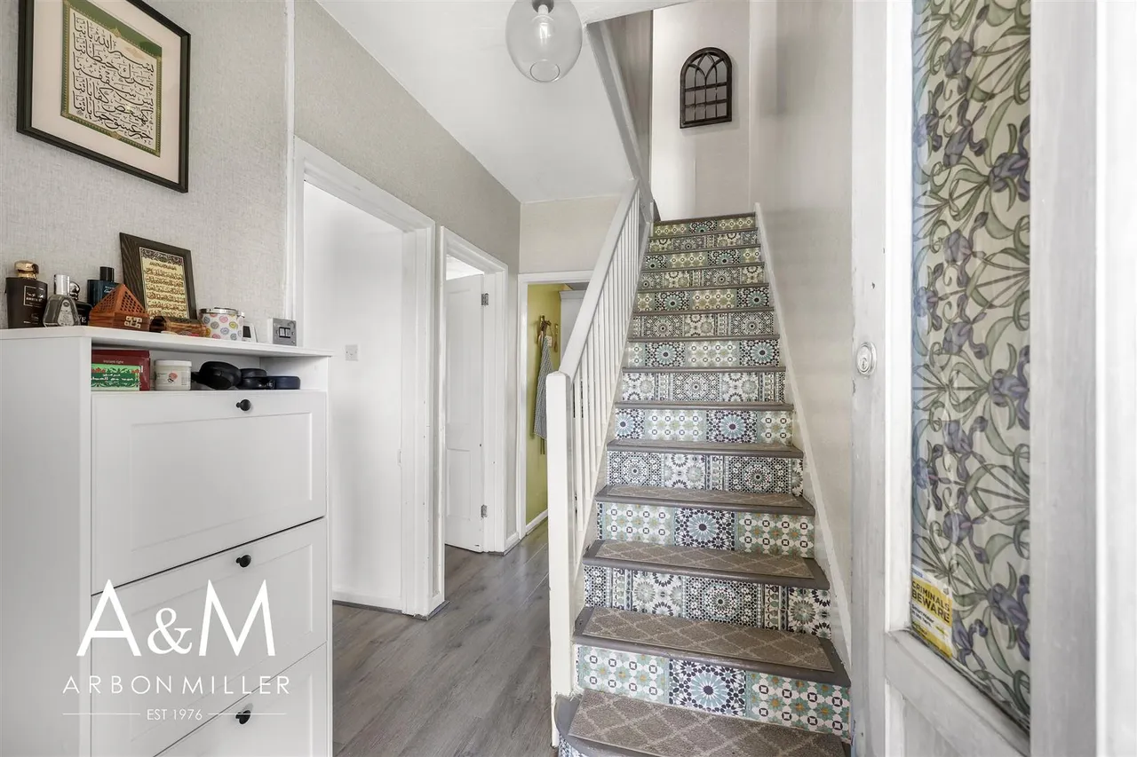 Valence Avenue, Dagenham, Essex, RM81TS, photo 5