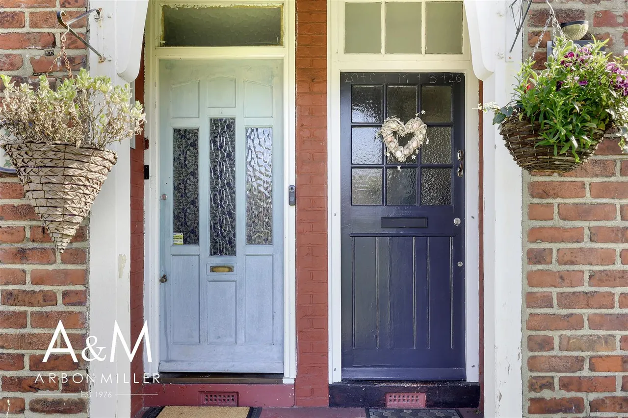 Valence Avenue, Dagenham, Essex, RM81TS, photo 4