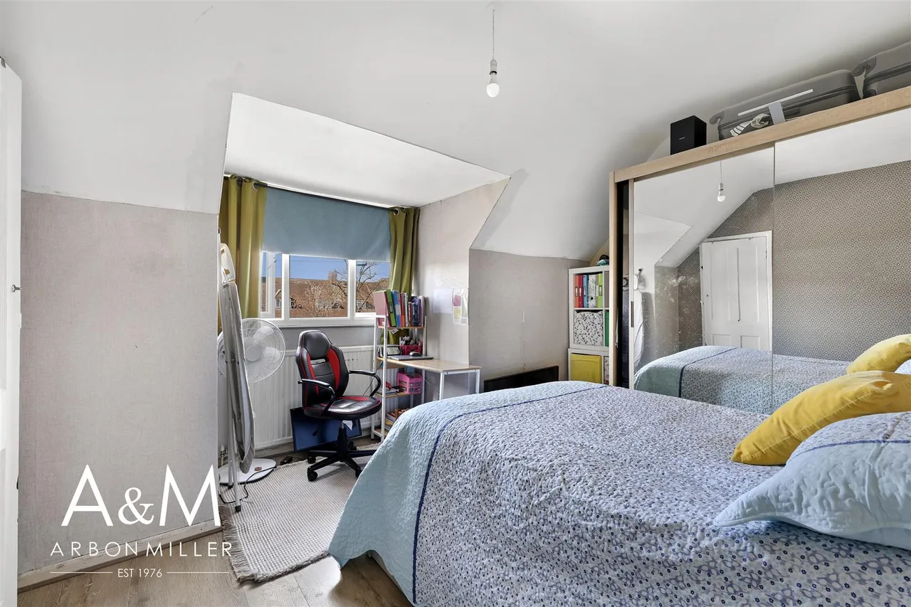 Valence Avenue, Dagenham, Essex, RM81TS, photo 13