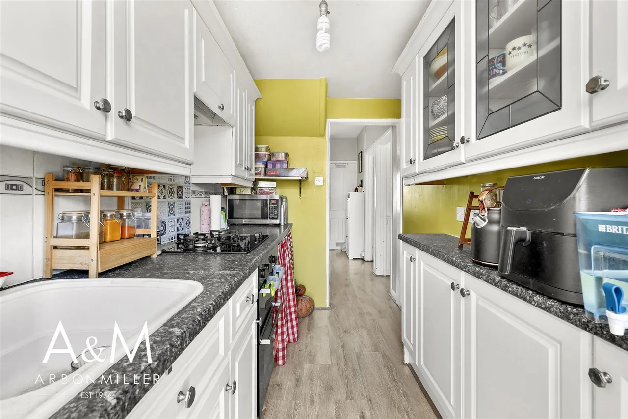 Valence Avenue, Dagenham, Essex, RM81TS, photo 12