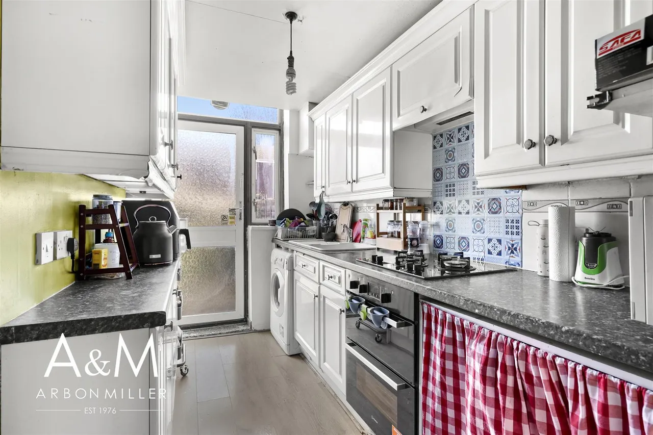 Valence Avenue, Dagenham, Essex, RM81TS, photo 11