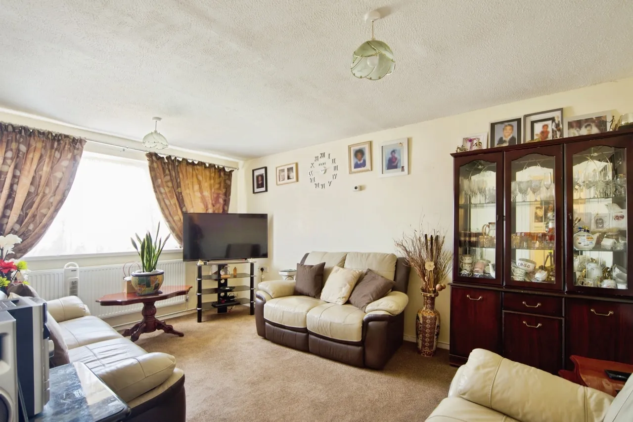 1 bed flat for sale — Landseer Avenue, Manor Park, London, E12