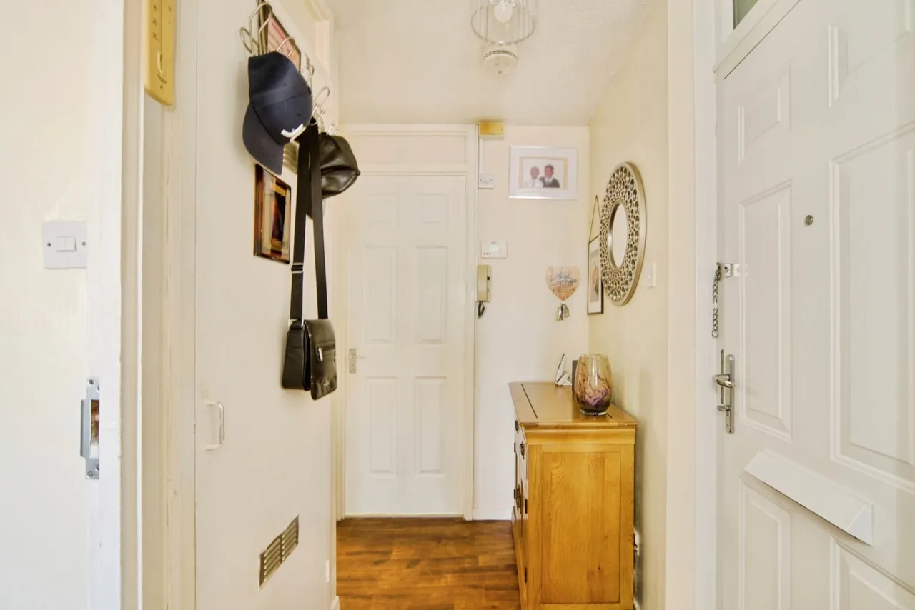 Landseer Avenue, Manor Park, London, E12, photo 12