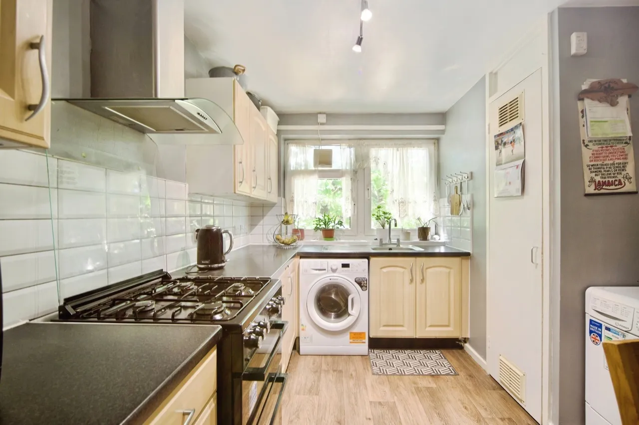 Landseer Avenue, Manor Park, London, E12, photo 2