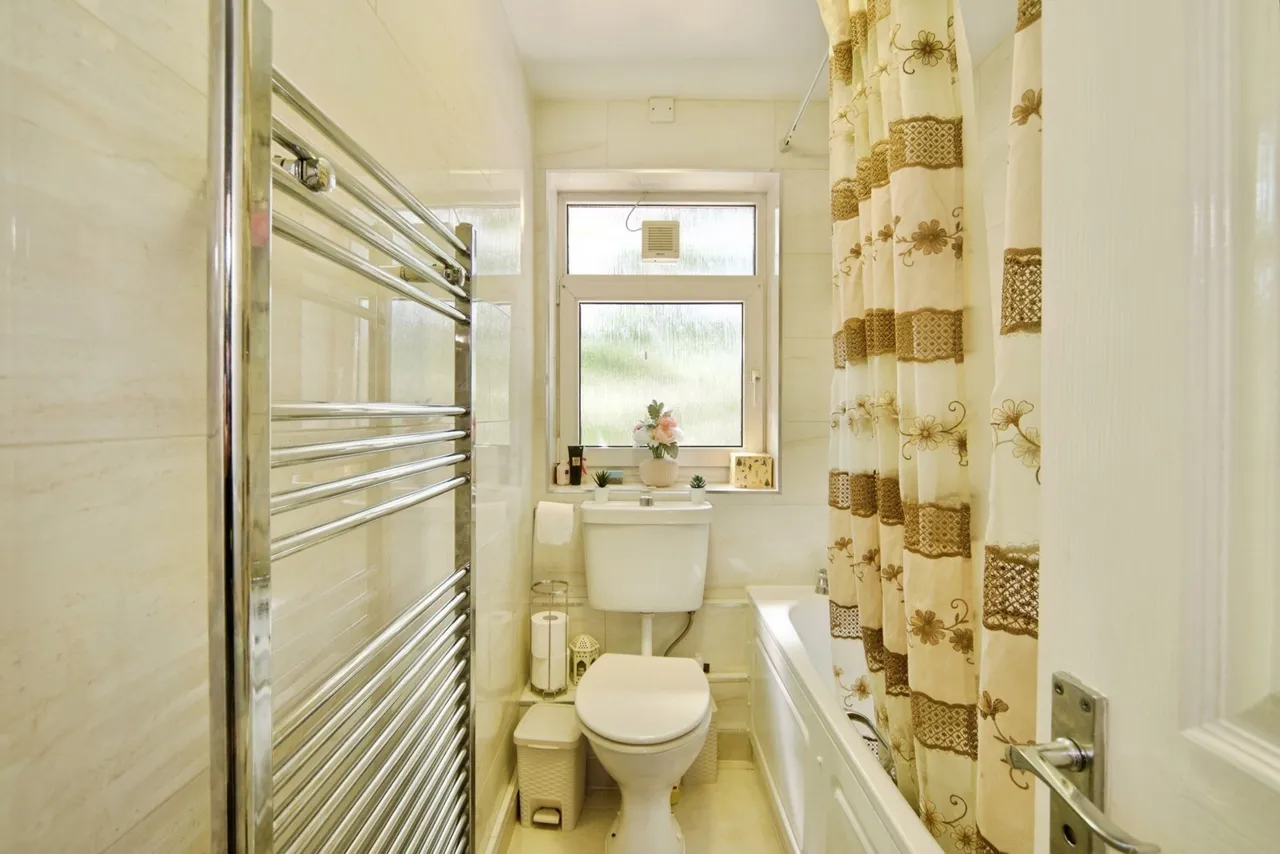 Landseer Avenue, Manor Park, London, E12, photo 11