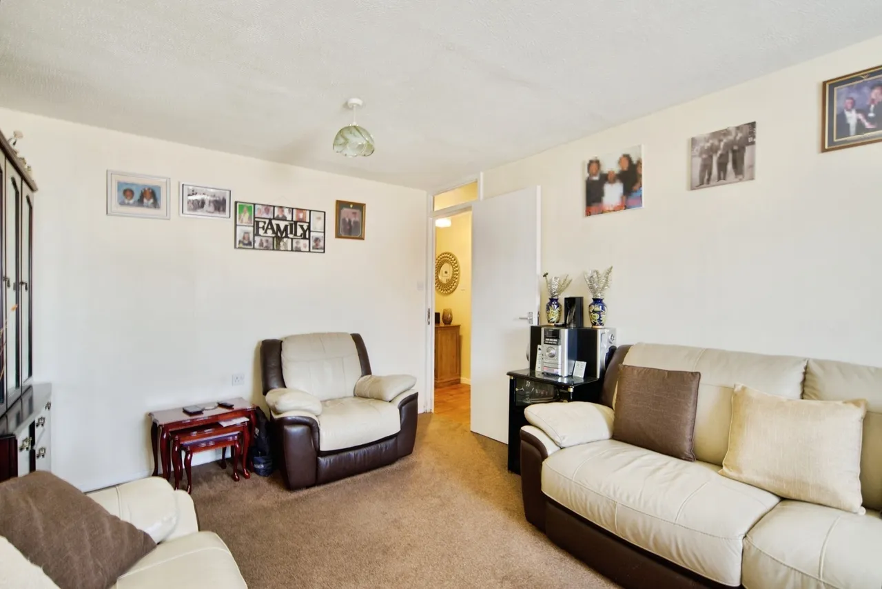 Landseer Avenue, Manor Park, London, E12, photo 5