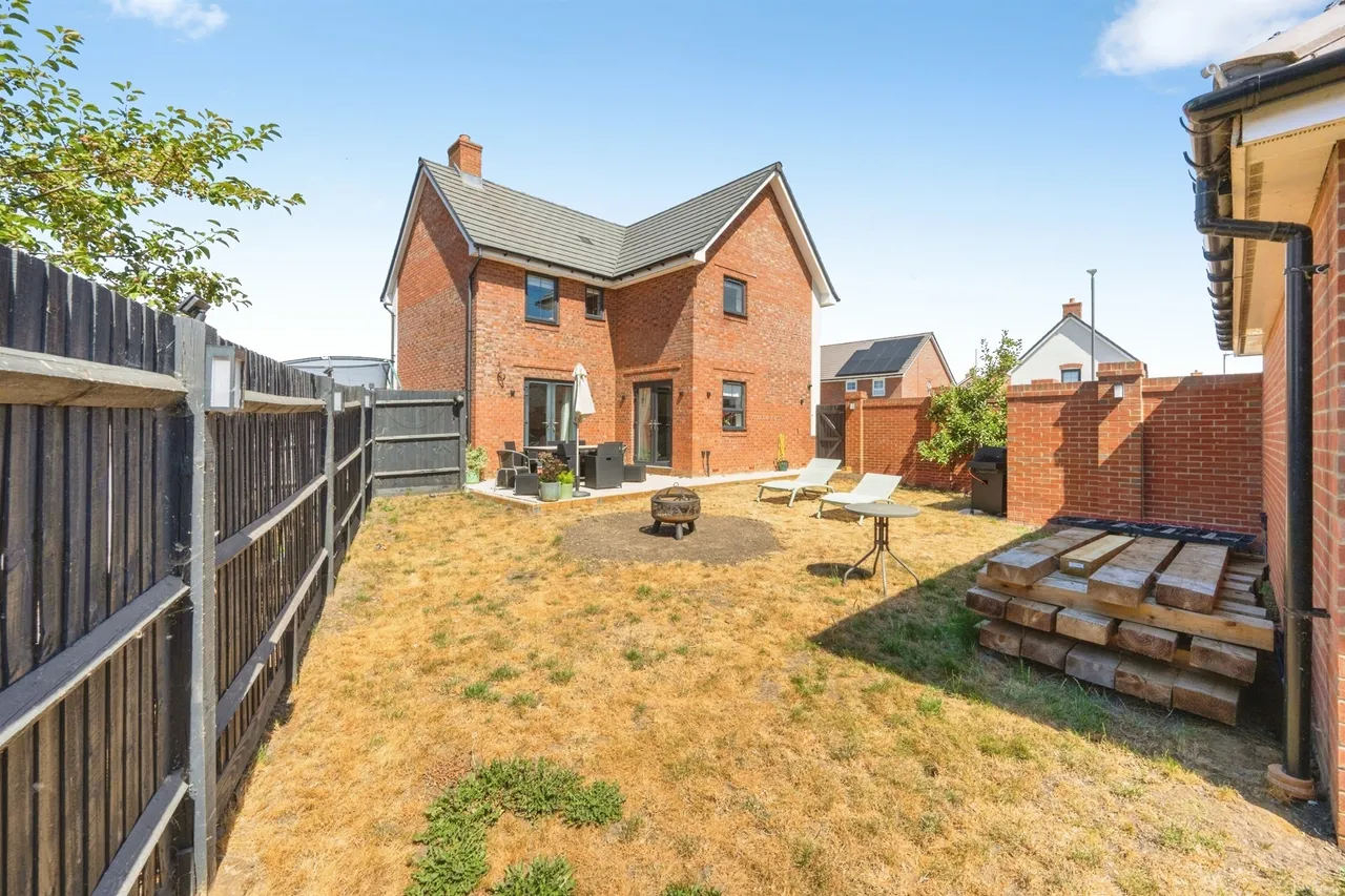 4 bed house for sale — Armstrongs Fields, Broughton, Aylesbury