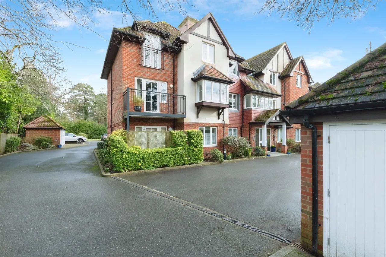 Station Road, West Moors, BH22, photo 12