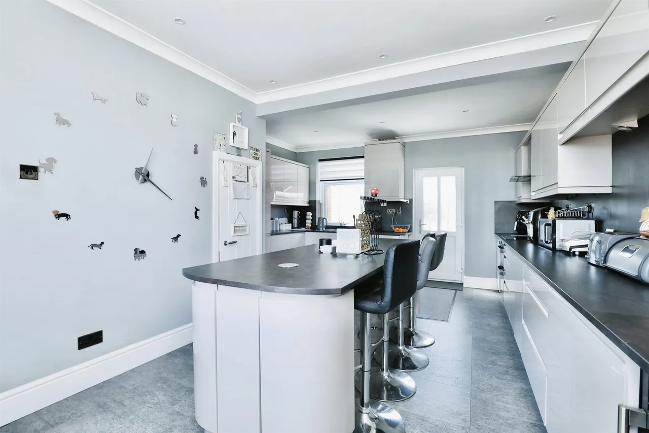 The Crescent, Thurcroft, S66, photo 7