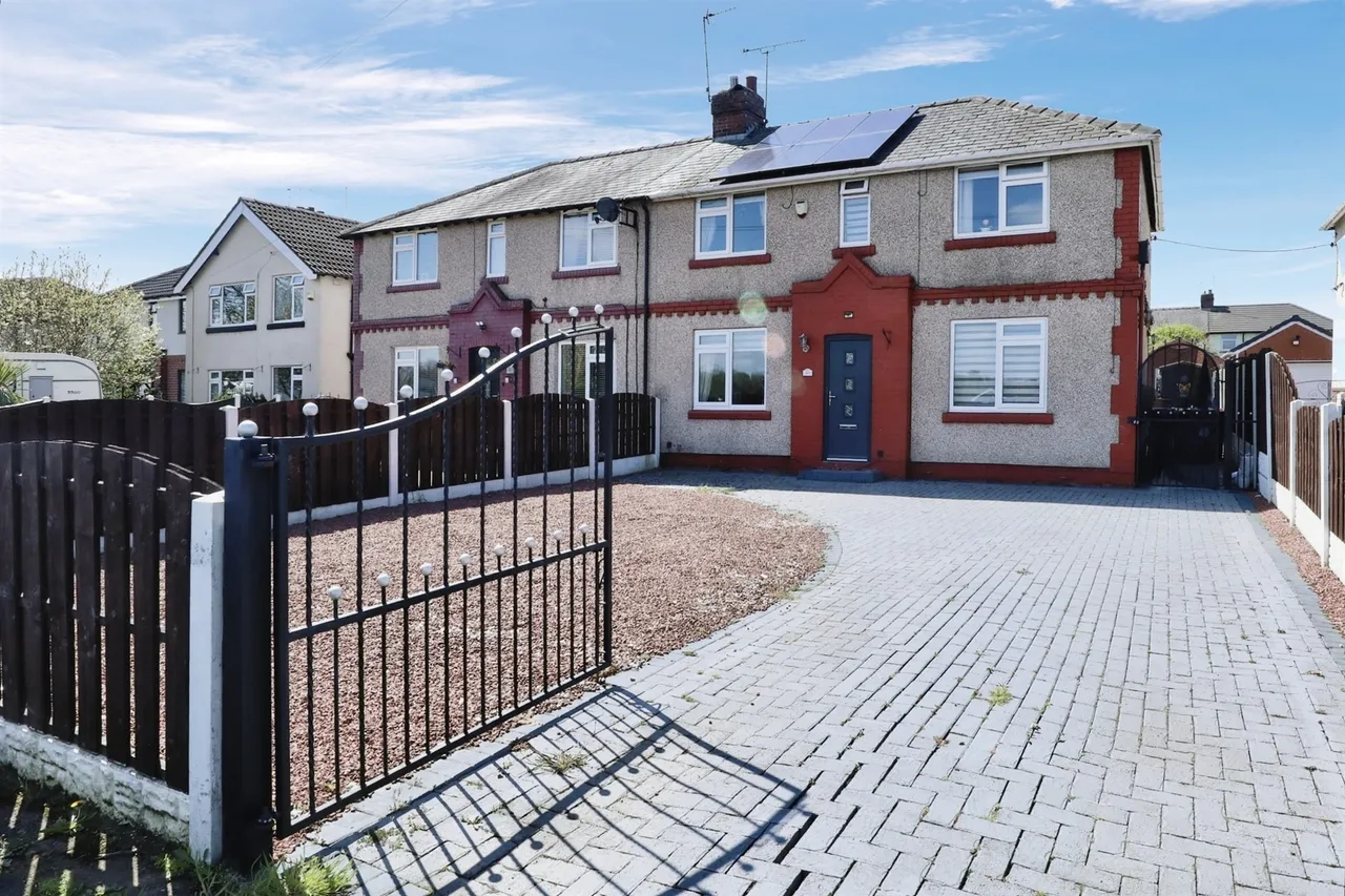 3 bed house for sale, The Crescent, Thurcroft, S66