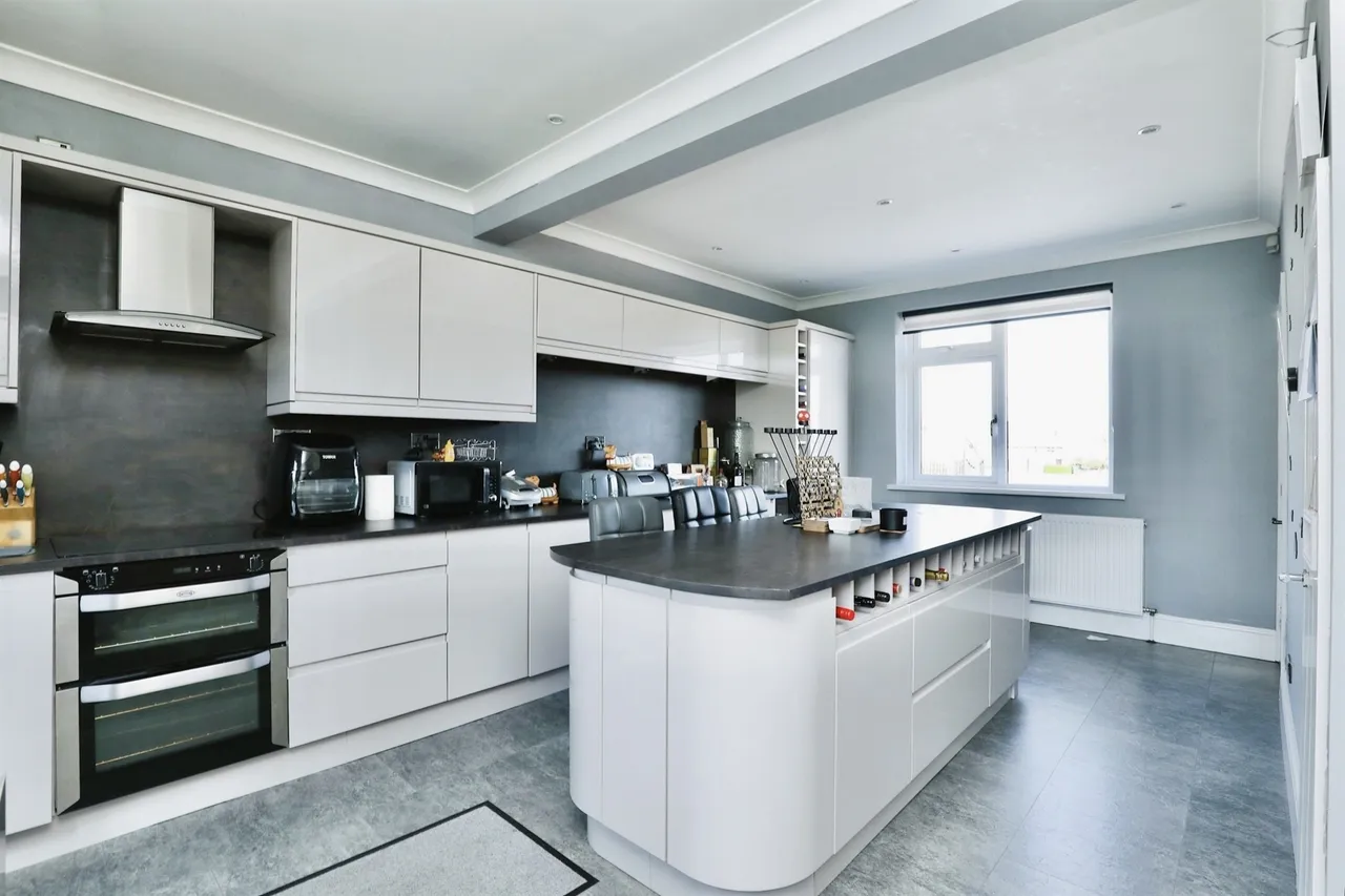 The Crescent, Thurcroft, S66, photo 5