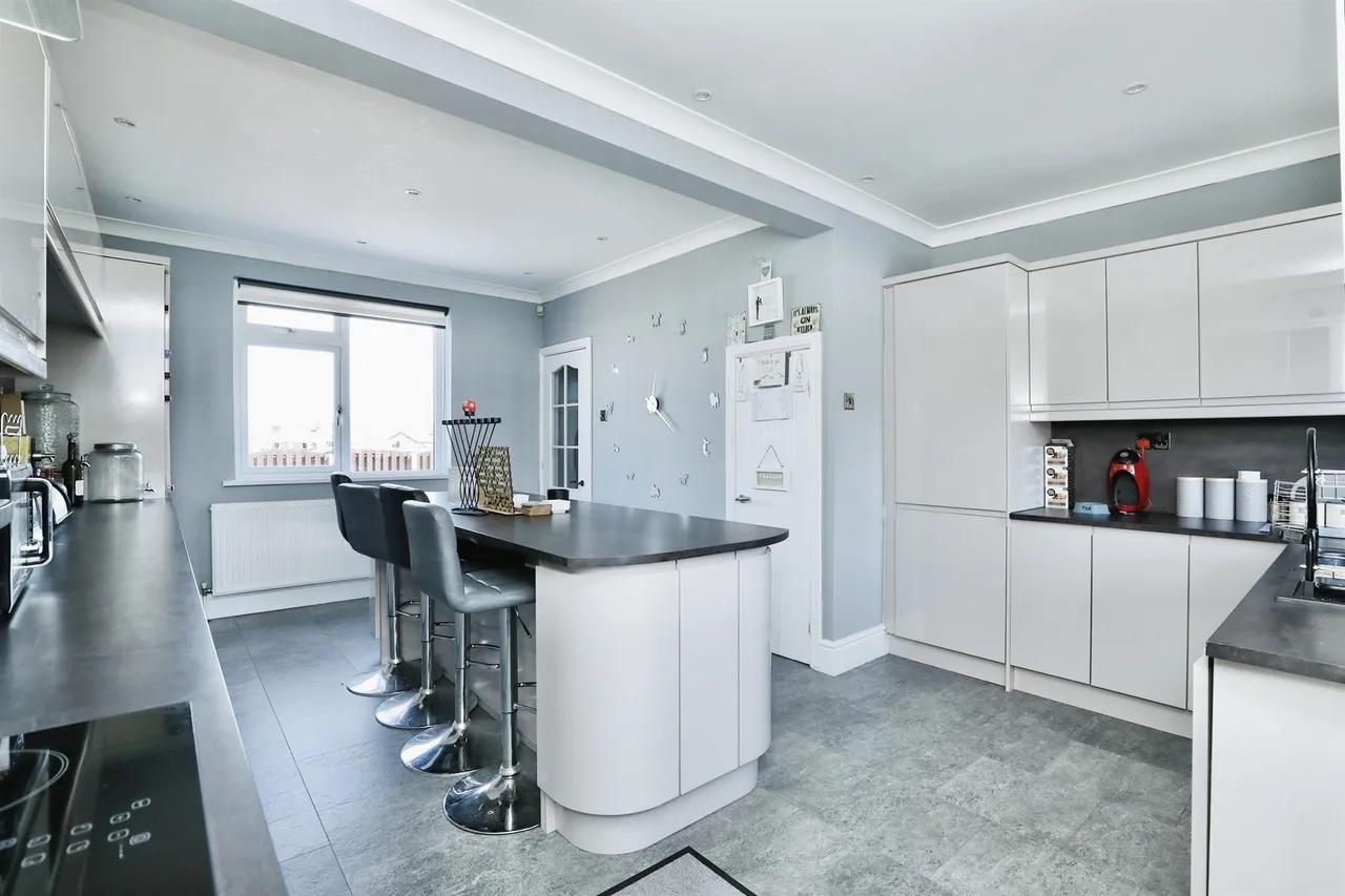The Crescent, Thurcroft, S66, photo 6