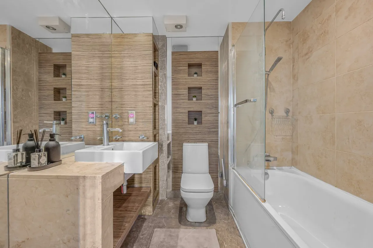 Limeharbour, London, E14, photo 7