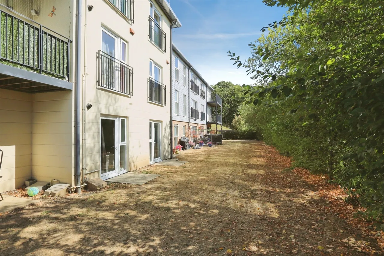Howe Road, Gosport, PO13, photo 13