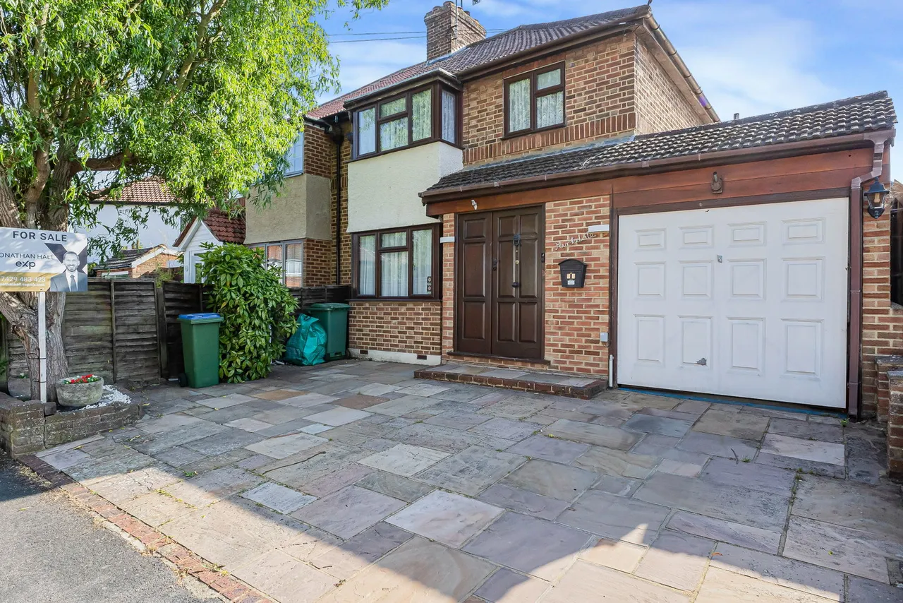 3 bed house for sale, Lennard Road, Dunton Green