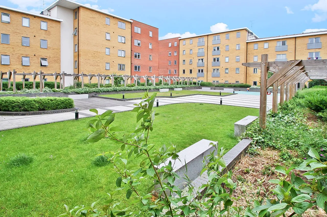 Taywood Road, Northolt, UB5, photo 5