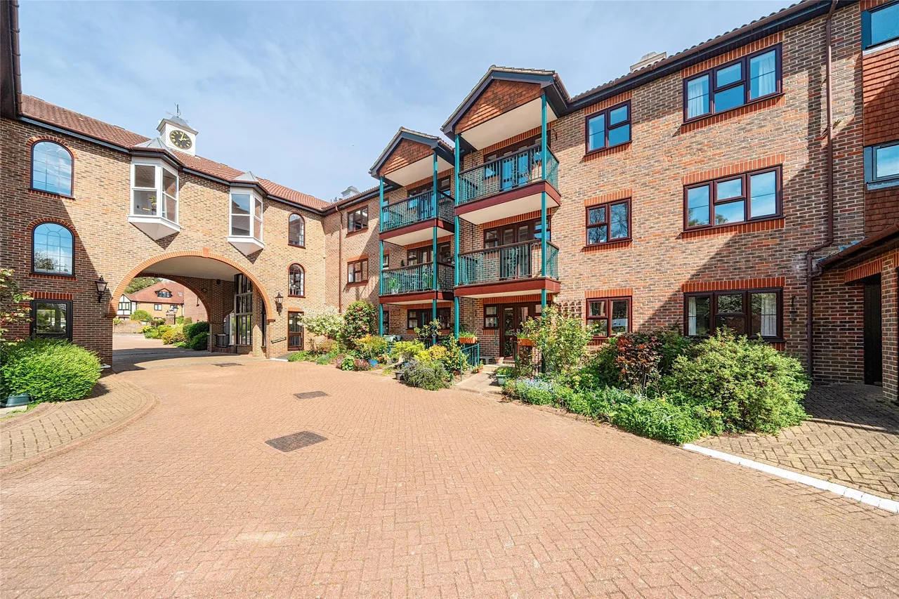 Wraymead Place, Surrey, Wray Park Road, RH2 0EF, photo 11