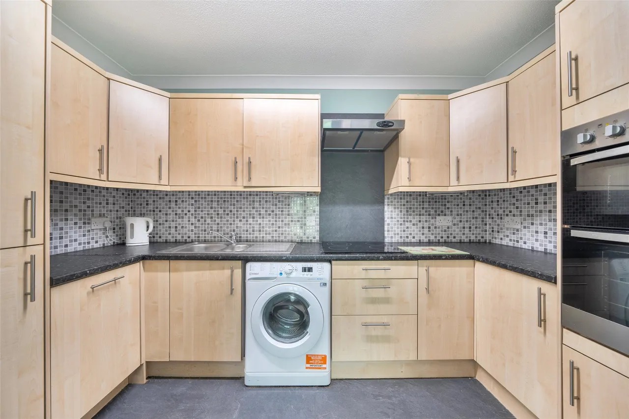 Wraymead Place, Surrey, Wray Park Road, RH2 0EF, photo 5