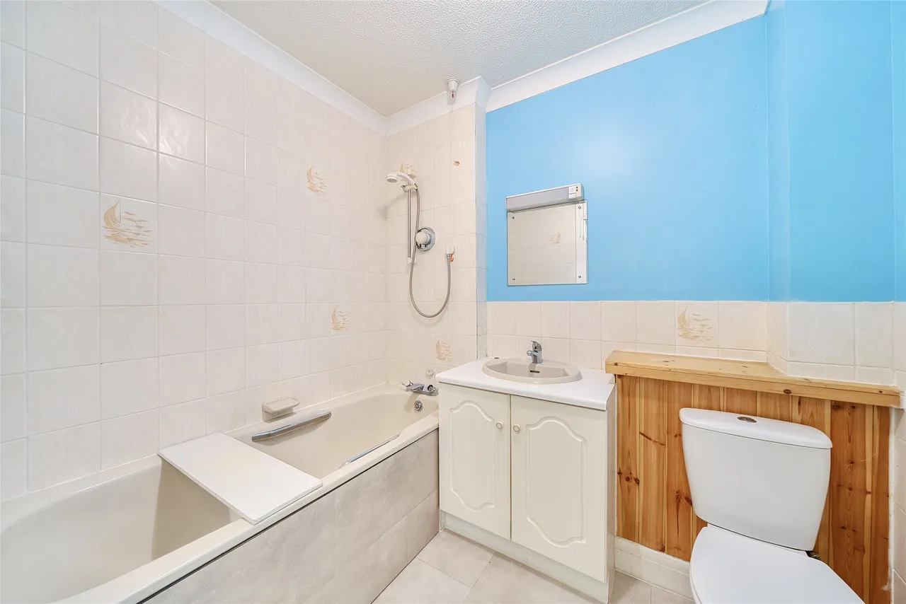 Wraymead Place, Surrey, Wray Park Road, RH2 0EF, photo 6
