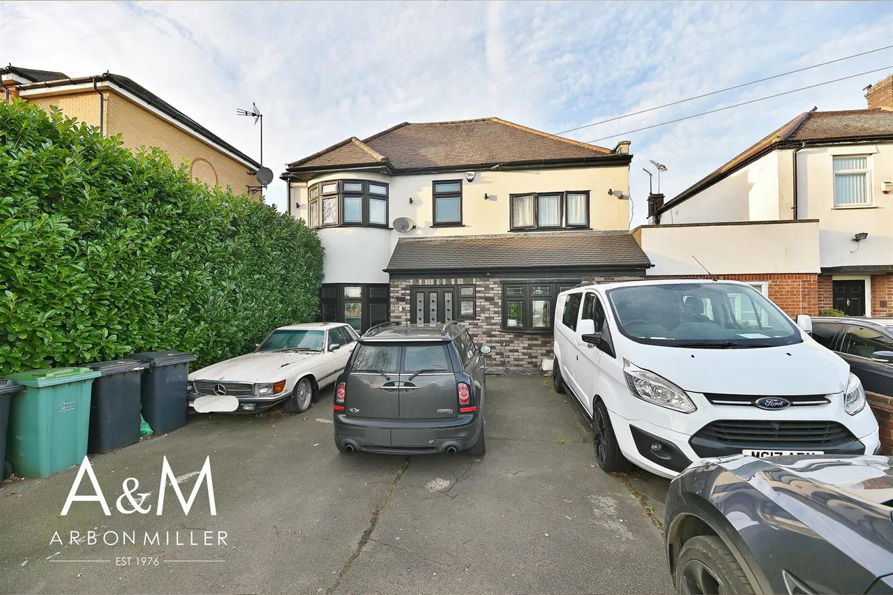 5 bed property for sale — Forest Road, 1 Forest Road Essex Barkingside, ILFORD, Essex, IG63HA